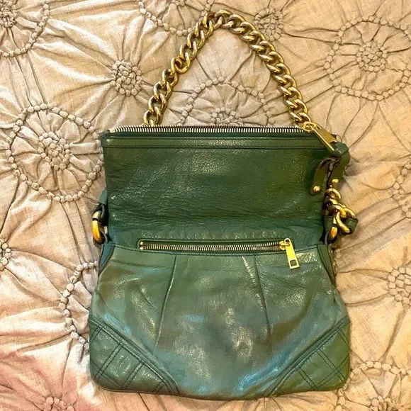 MARC JACOBS 100% AUTHENTIC BEAUTIFUL QUILTED SHOULDER BAG WITH GOLD HARDWARE! 😍